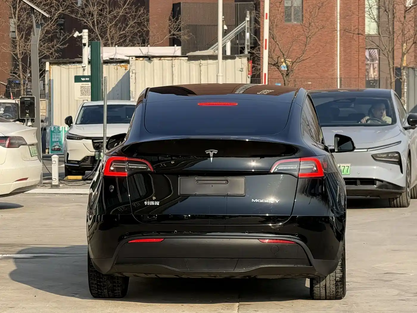 TESLA MODEL Y
