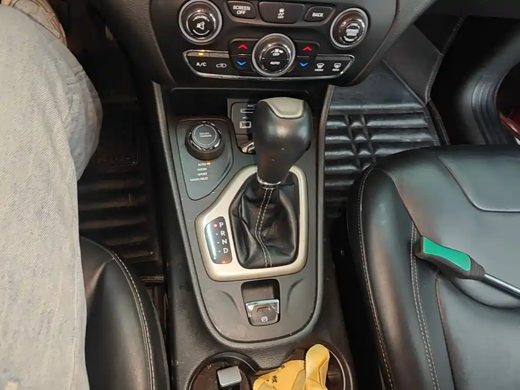 Jeep Cherokee (Import) 2015 2014 2.4L Luxury