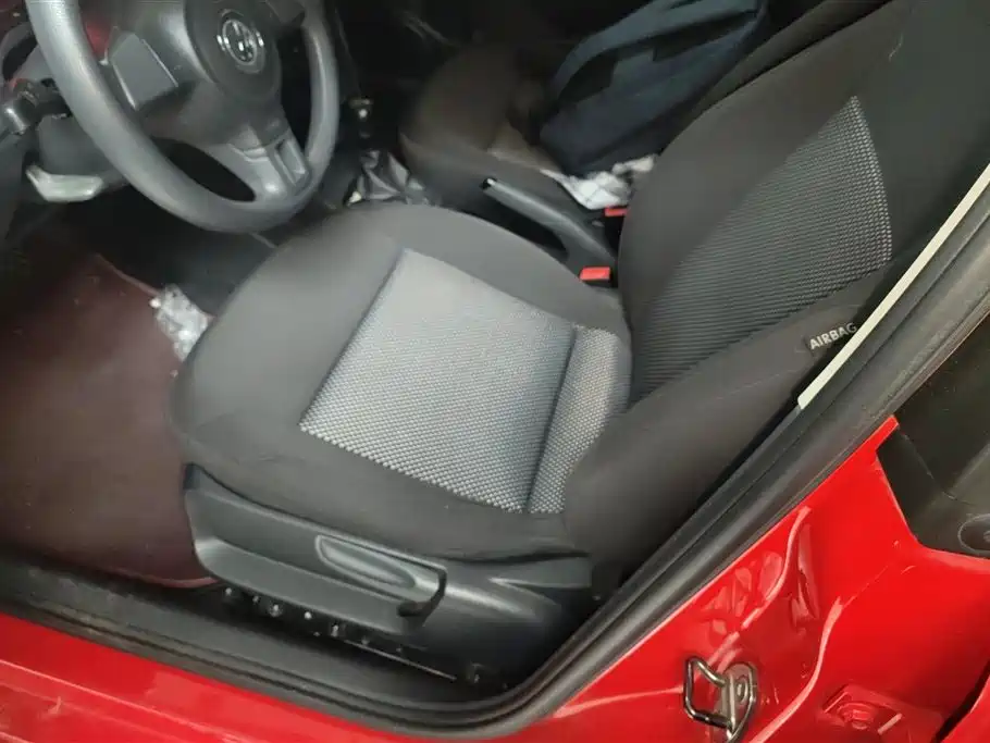 Volkswagen Polo 2013 1.6L Automatic Comfort Edition фото 9