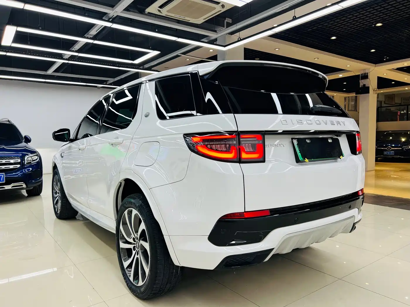 Land Rover Discovery Sport PHEV 2024 1.5T P300e Plug-in Hybrid фото 16