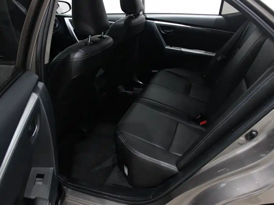 Toyota Corolla 2017 Facelift Hybrid 1.8L E-CVT Leading Edition фото 11