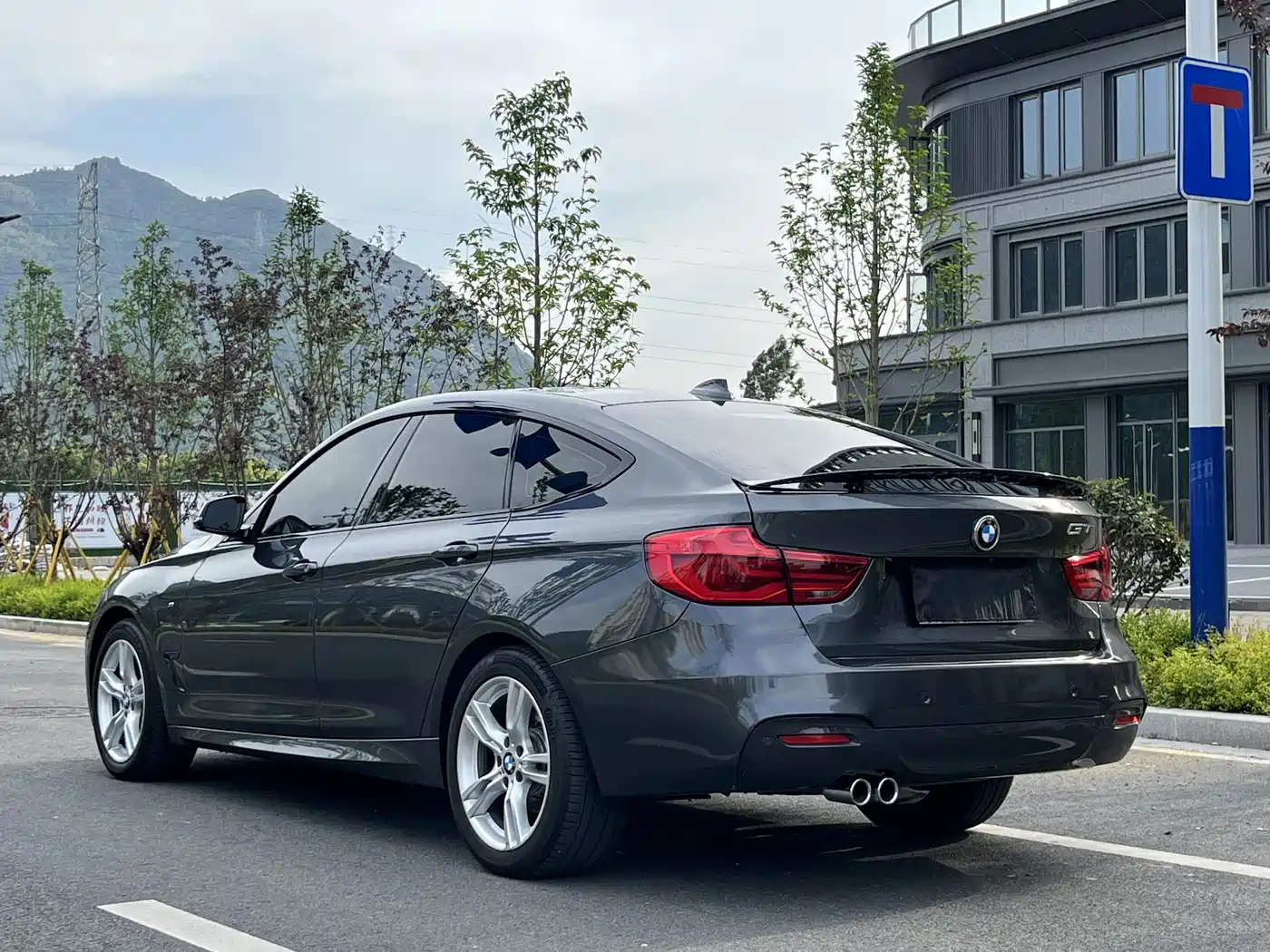 BMW 3 Series GT 2019 320i M Sport Black Night Edition фото 10