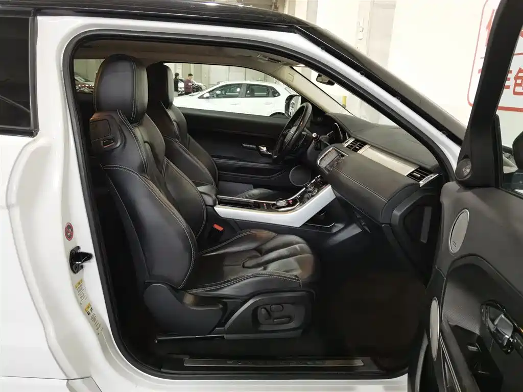 Land Rover Range Rover Evoque (Import) 2012 2.0T 3-door Sport Edition фото 23
