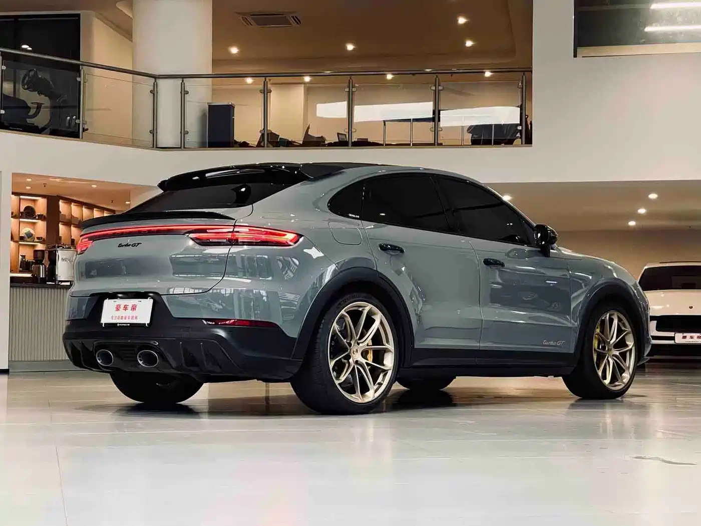 Фото 13 - Porsche Cayenne