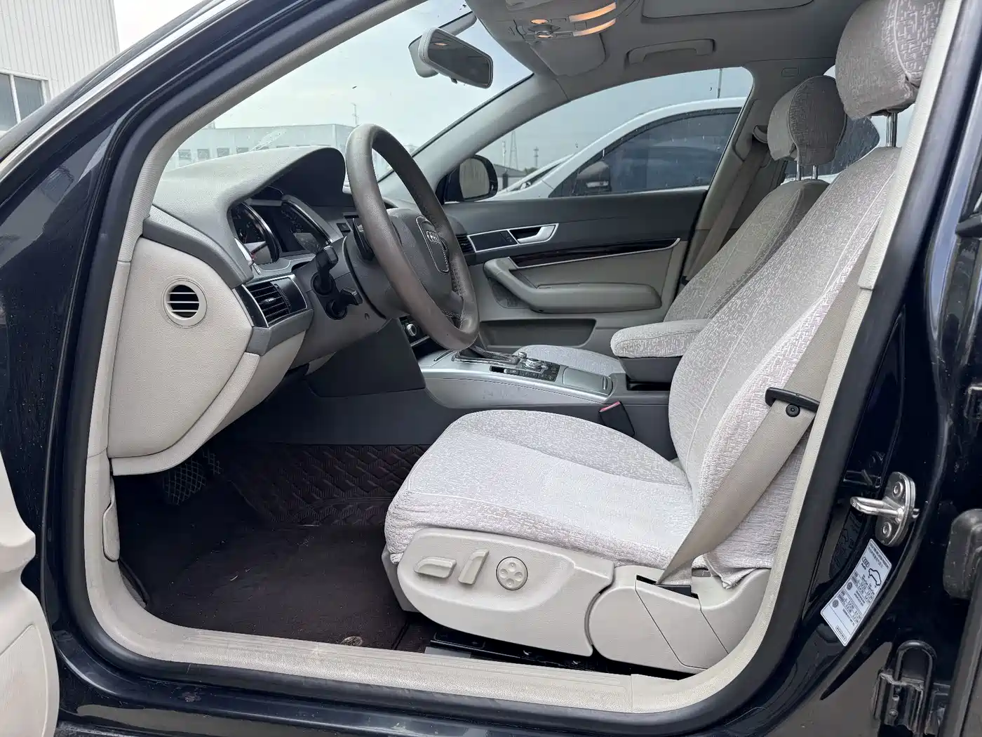 Фото 6 - Audi A6L