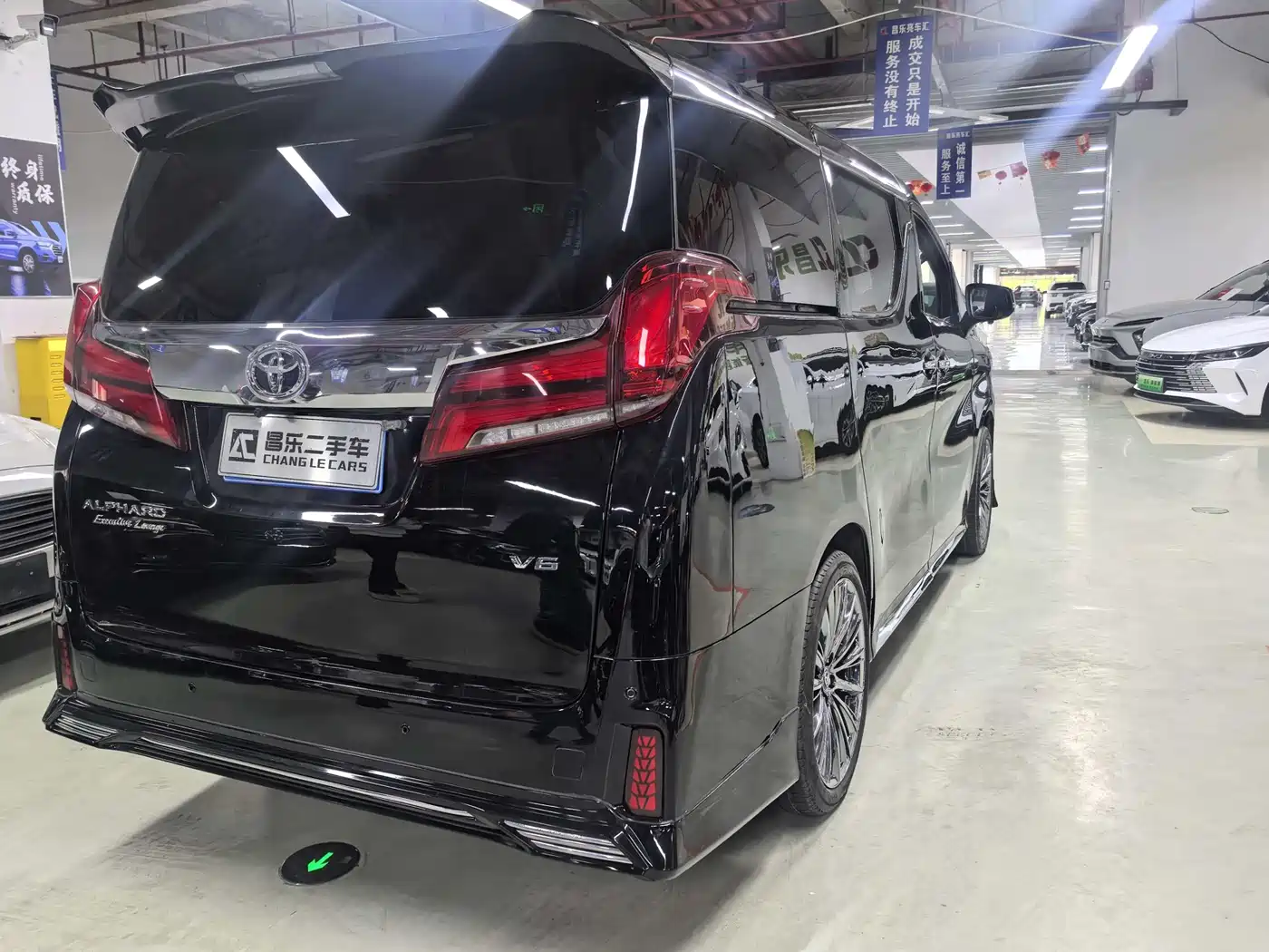 Toyota Alphard 2011 3.5L Luxury Edition фото 3