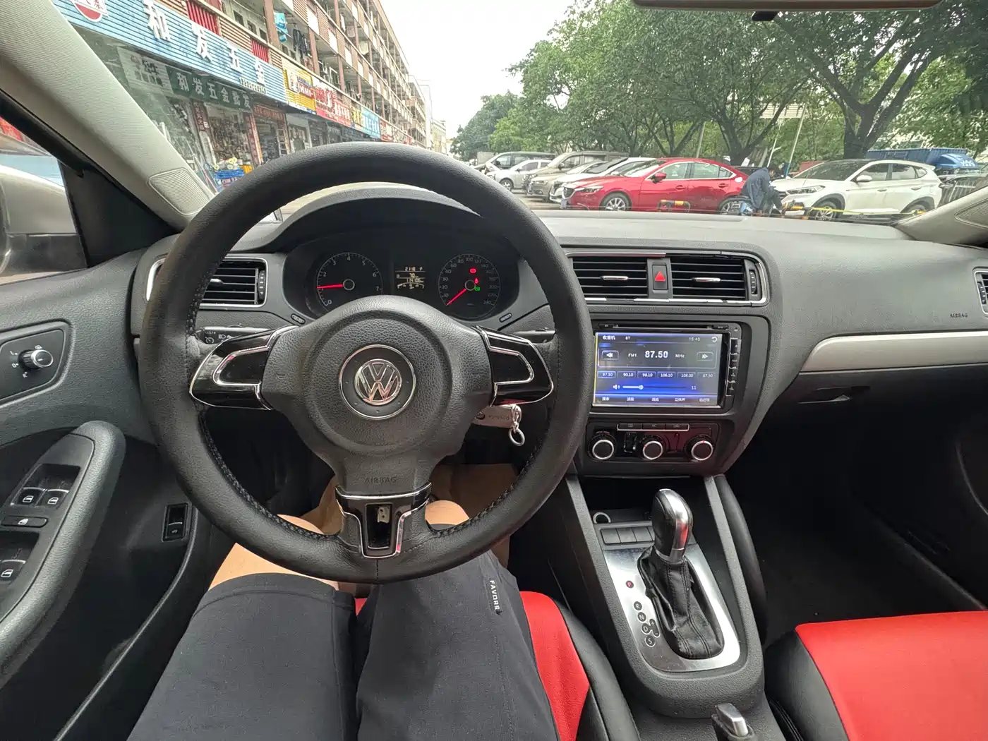 Volkswagen Sagitar 2012 1.6L Automatic Comfort Type фото 7