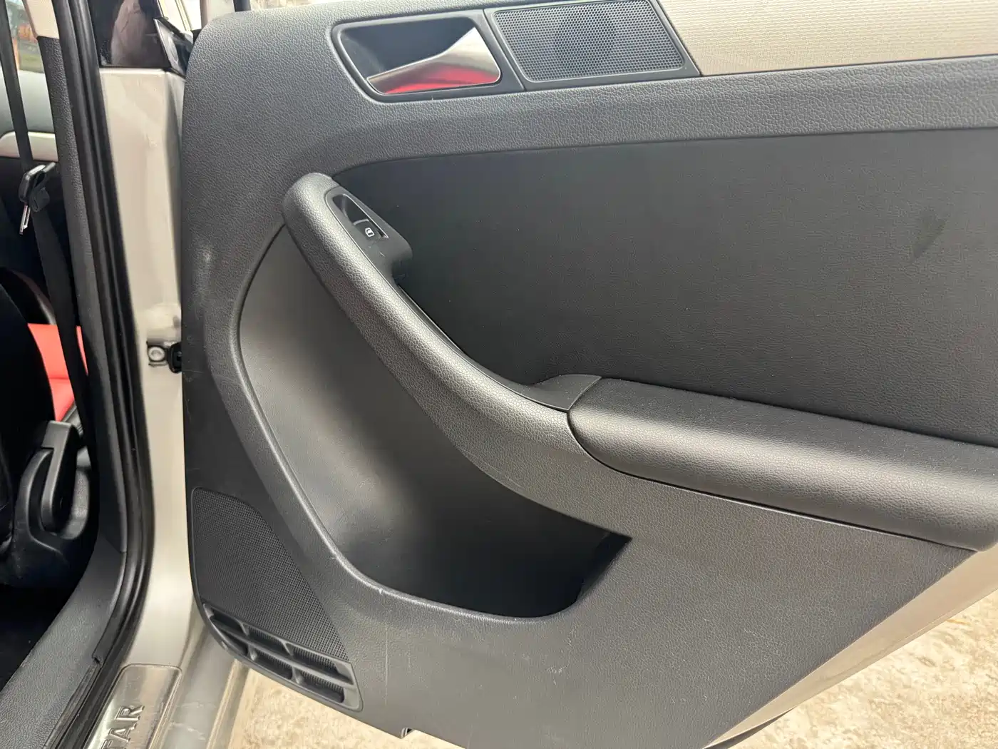 Volkswagen Sagitar 2012 1.6L Automatic Comfort Type фото 13