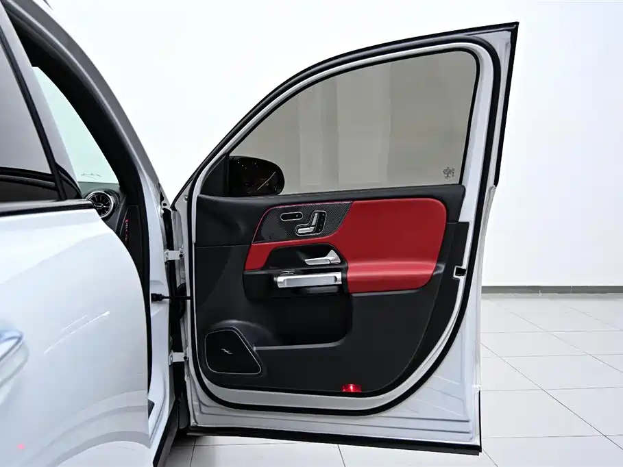 MERCEDES-BENZ GLB AMG