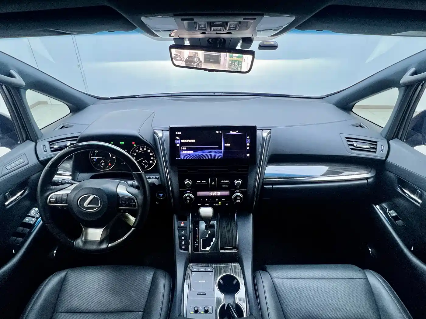 Фото 33 - Lexus LM