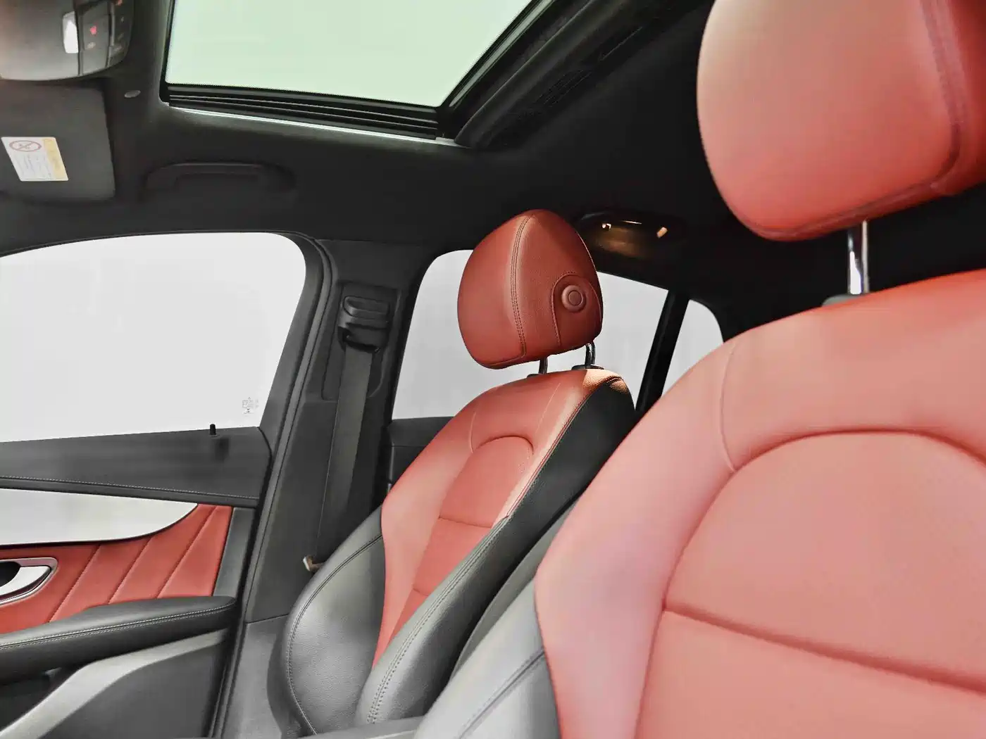 Mercedes-Benz GLC Coupe 2023 Model GLC 260 4MATIC Coupe SUV фото 34