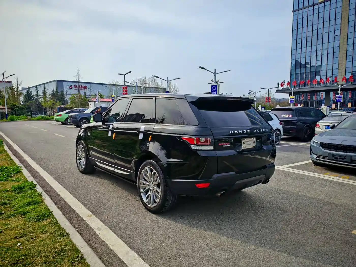 Land Rover Range Rover Sport 2016 Model 3.0 SC V6 HSE DYNAMIC фото 17