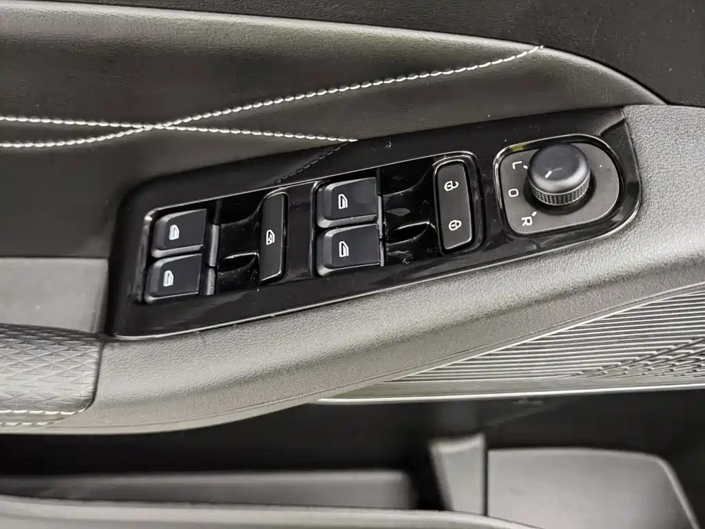 Фото 9 - Geely Emgrand