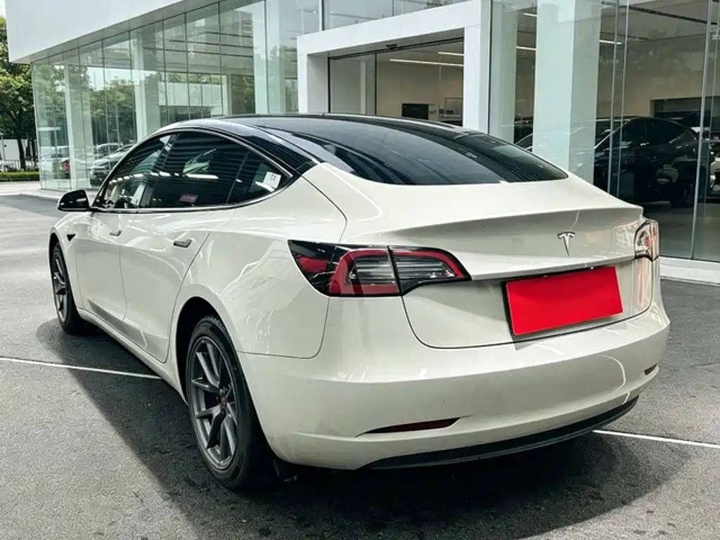 Фото 4 - Tesla Model 3