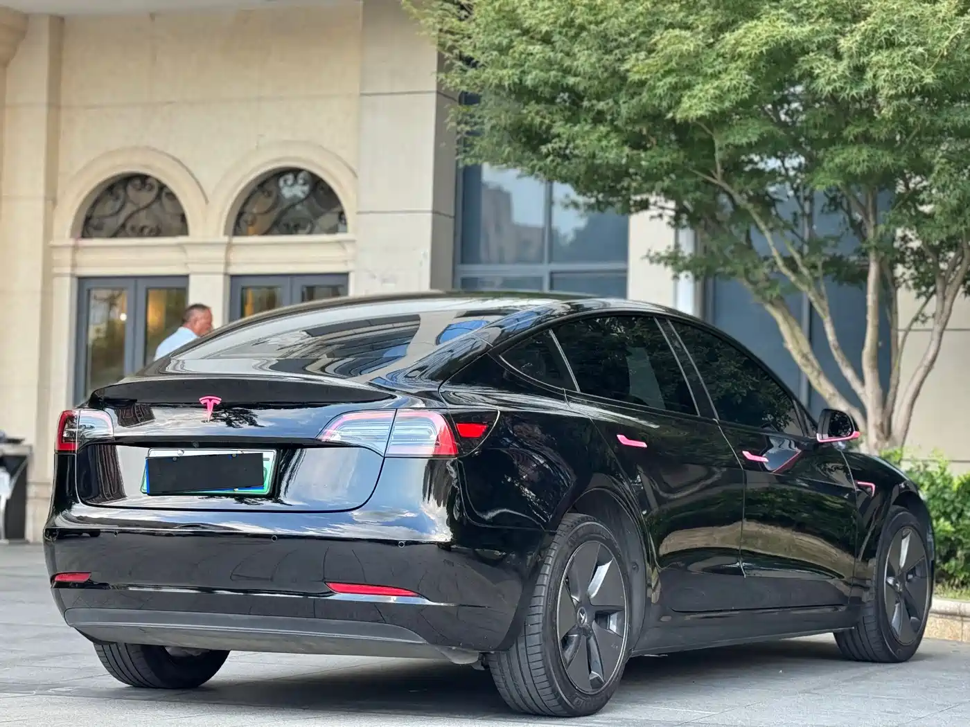 TESLA MODEL 3