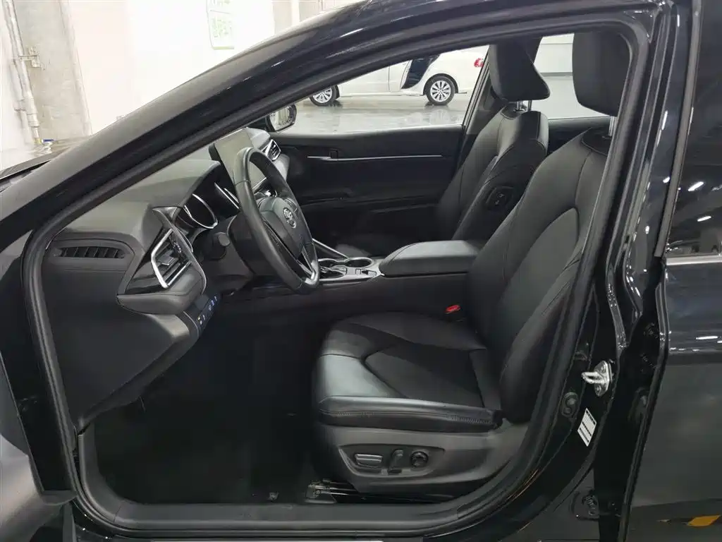 Toyota Camry 2021 2.0G Luxury Edition фото 10
