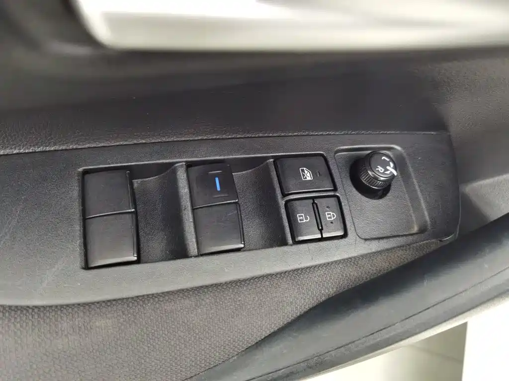 Фото 9 - Toyota Corolla
