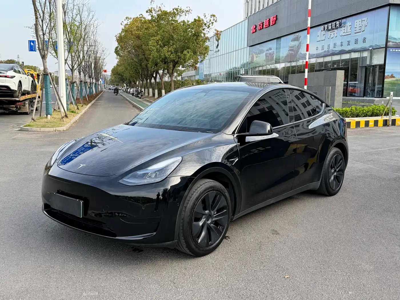 TESLA MODEL Y