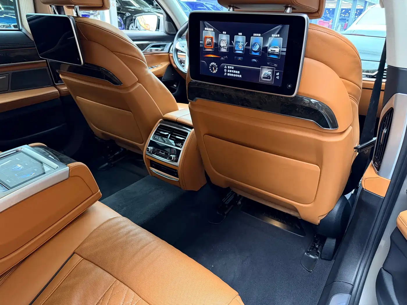 BMW 7 Series 2016 740Li Leading Edition фото 15