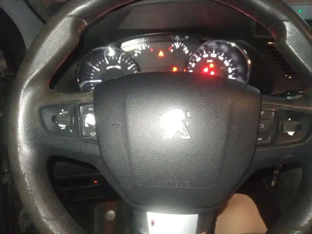 Peugeot 3008 2017 2016 2.0L Automatic Classic Edition