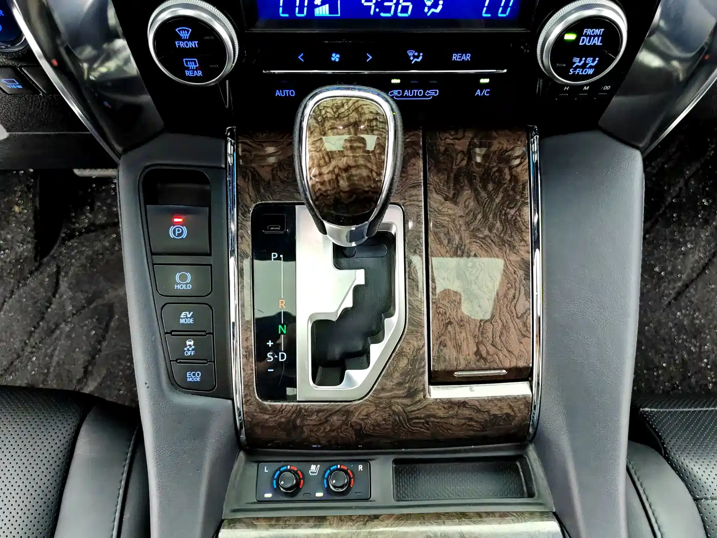 Photo 13 - Toyota Vellfire