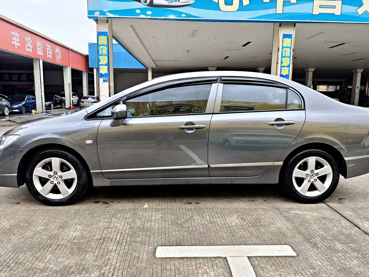 CIIMO CIIMO 2012 2012 1.8L Automatic