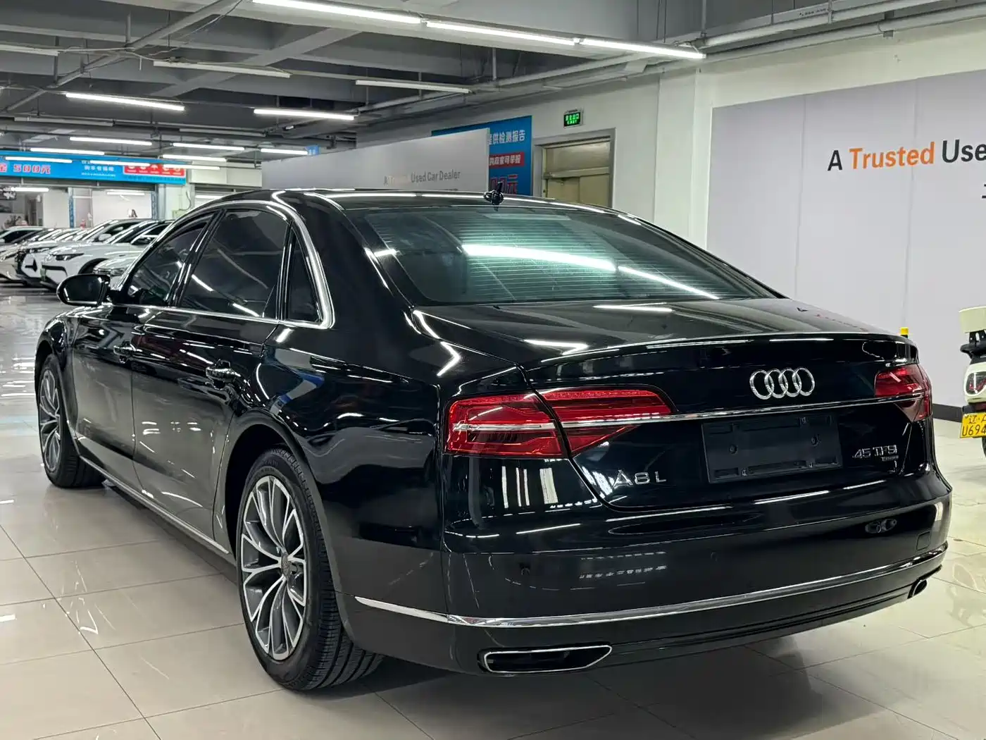 Photo 7 - Audi A8