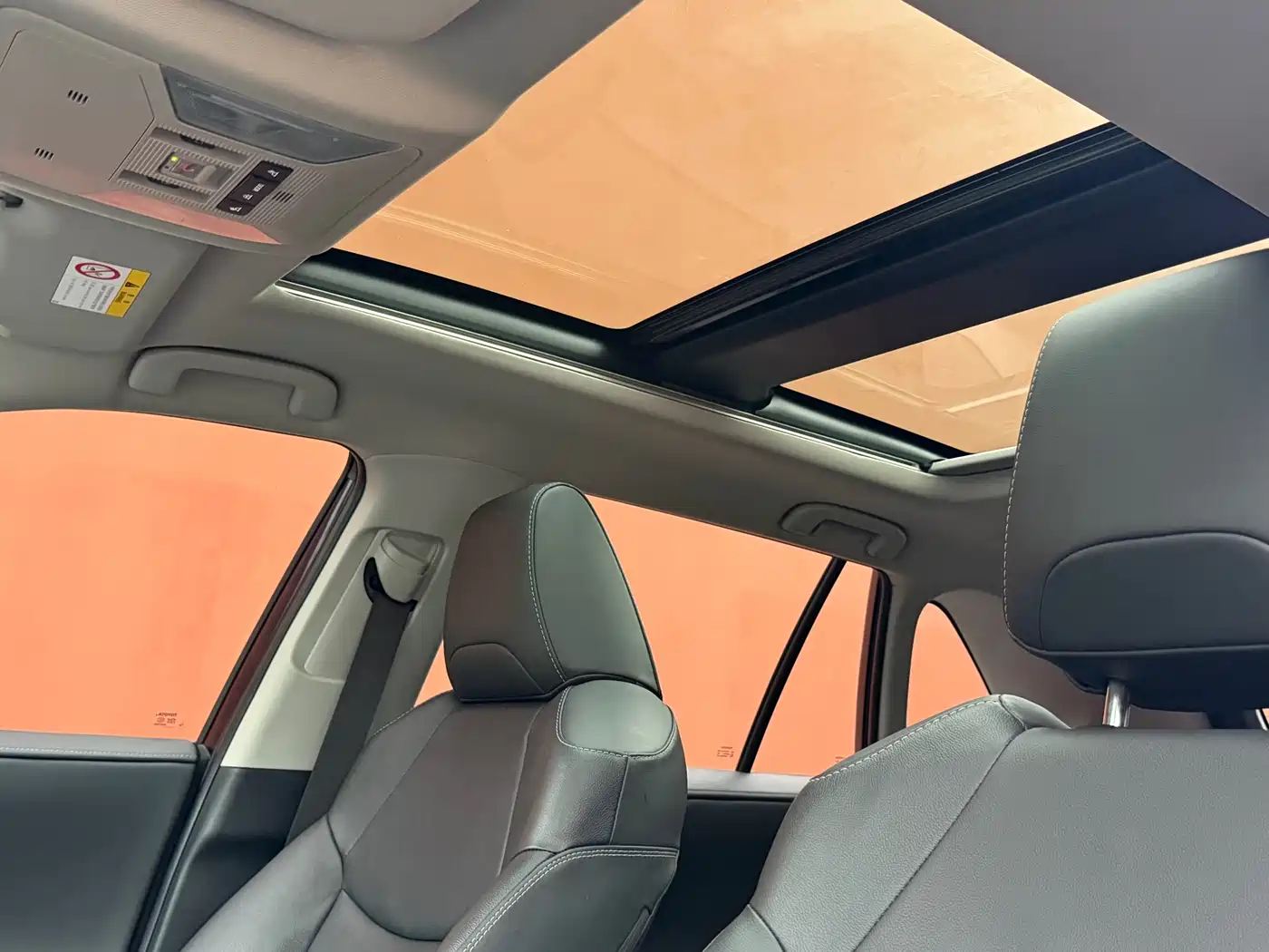 Toyota RAV4 Rongfang 2023 Hybrid 2.5L E-CVT 2WD Elite Plus Edition фото 12