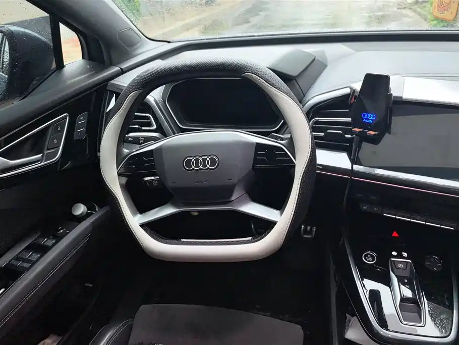 Audi Q4 e-tron 2023 40 e-tron Innovation Edition фото 15