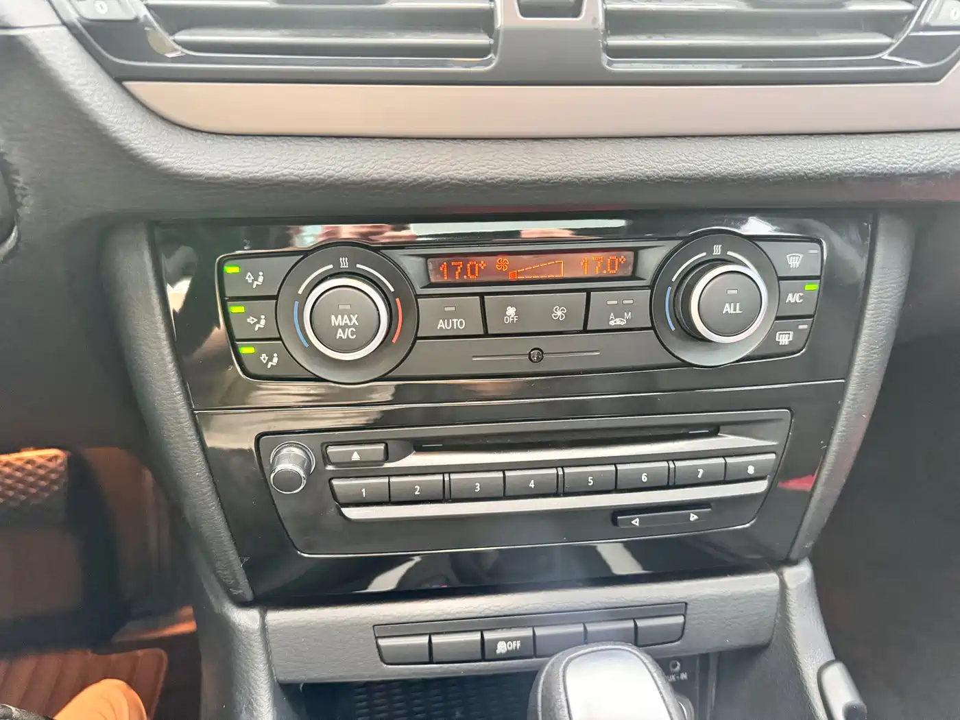 BMW X1 (Import) 2012 sDrive18i Luxury фото 28