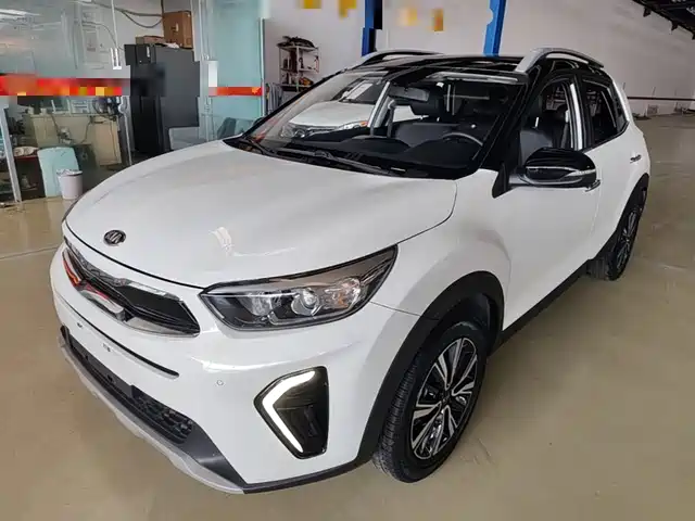 Kia Stonic 1.4L CVT, с люком