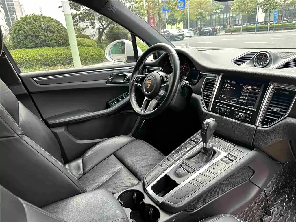 Porsche Macan 2014 Macan 2.0T фото 21