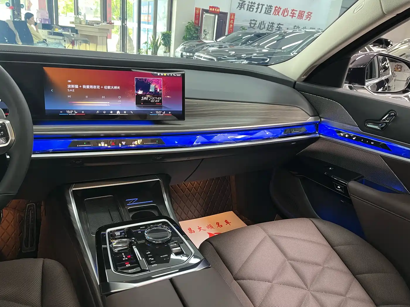 BMW 7 Series 2023 Model 735Li M Sport Package фото 12