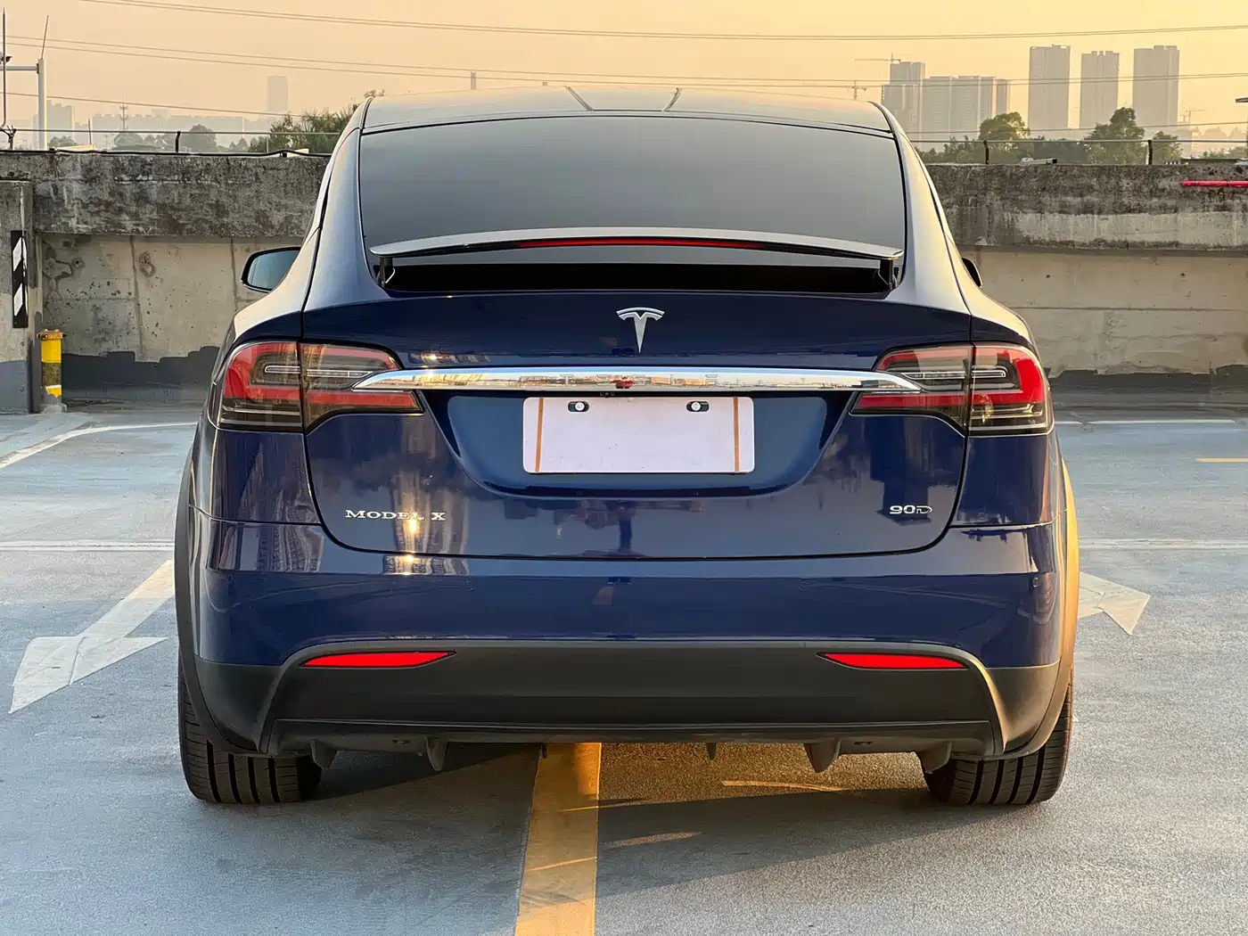TESLA MODEL X