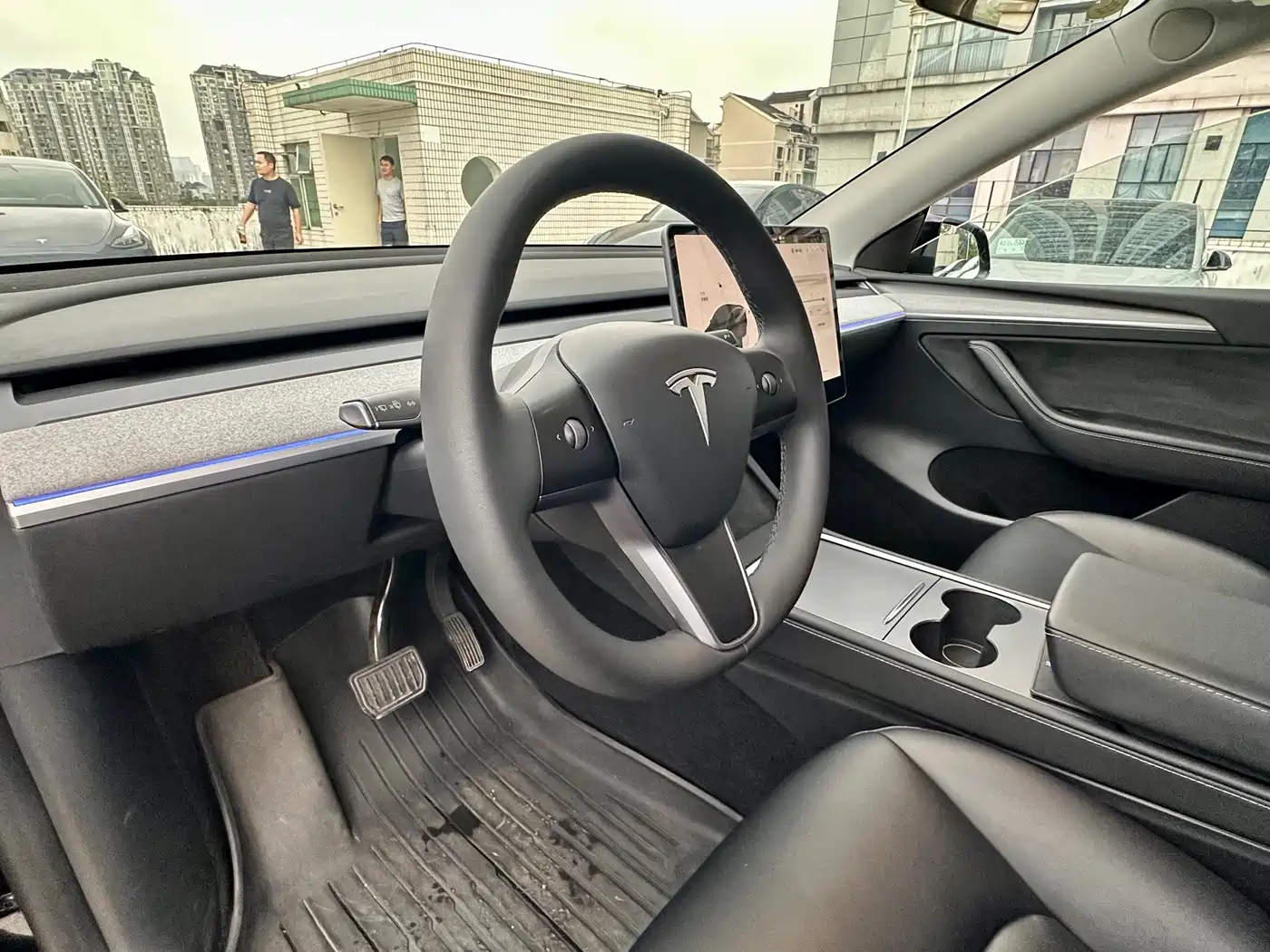 TESLA MODEL Y