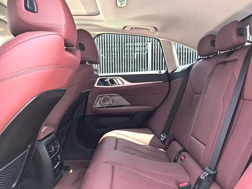 BMW i4 2023 eDrive35 фото 5