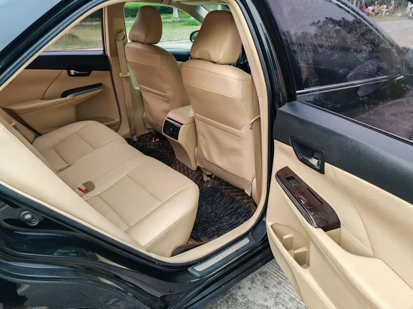Toyota Camry 2015 2.5G Luxury Navigation Edition фото 8