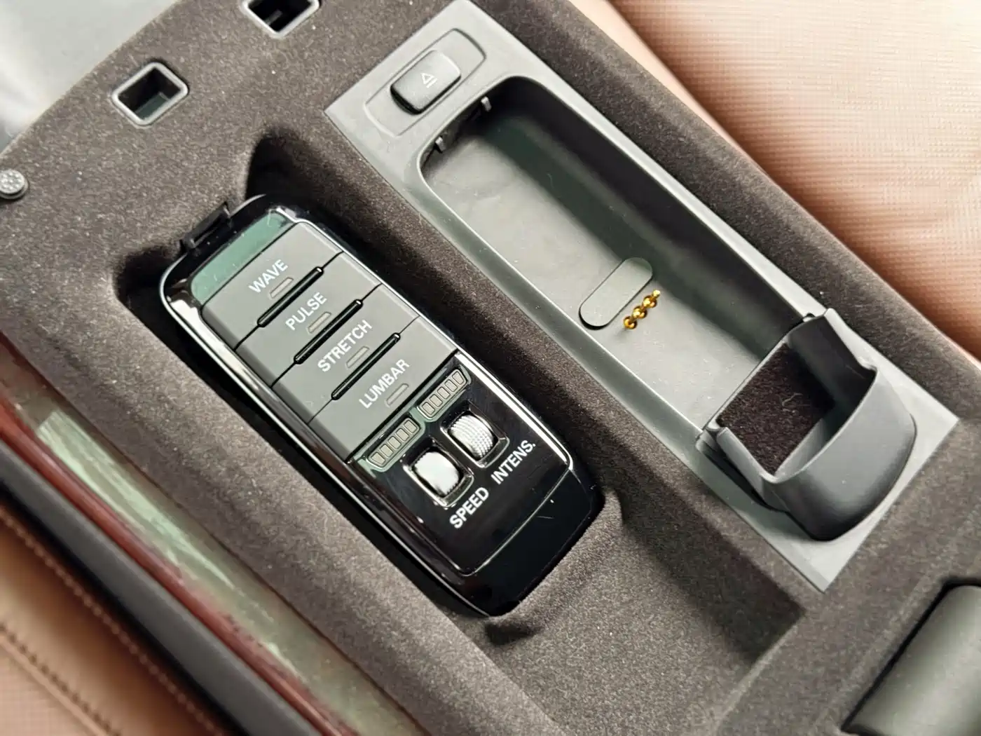 Photo 22 - Audi A8
