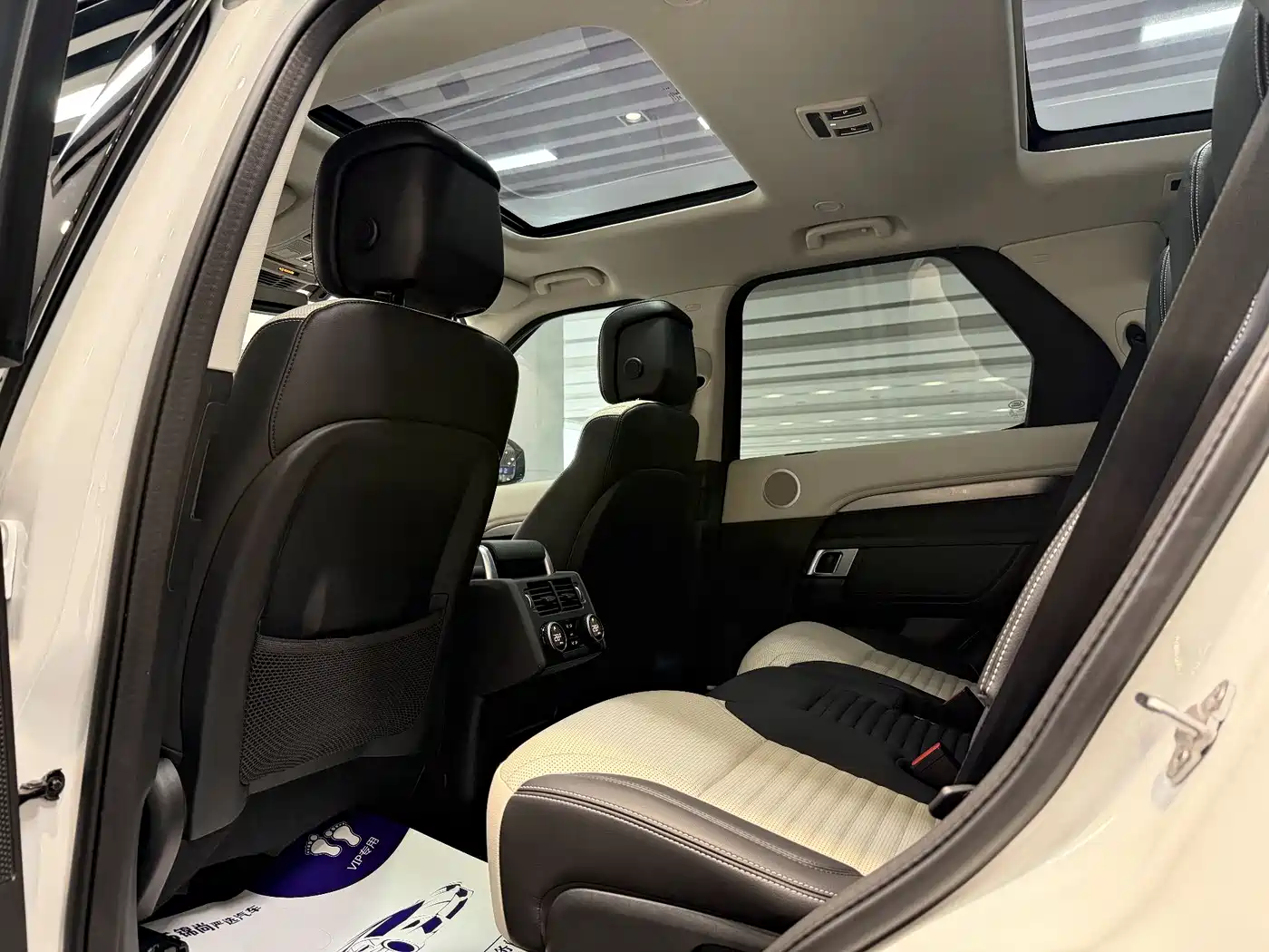 Land Rover Discovery 2024 360PS Dynamic SE фото 18