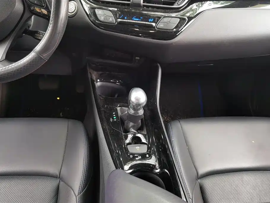 Toyota C-HR 2020 Model 2.0L Leading фото 16