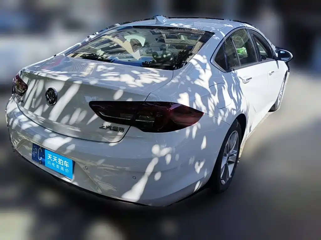 Photo 2 - Buick Regal