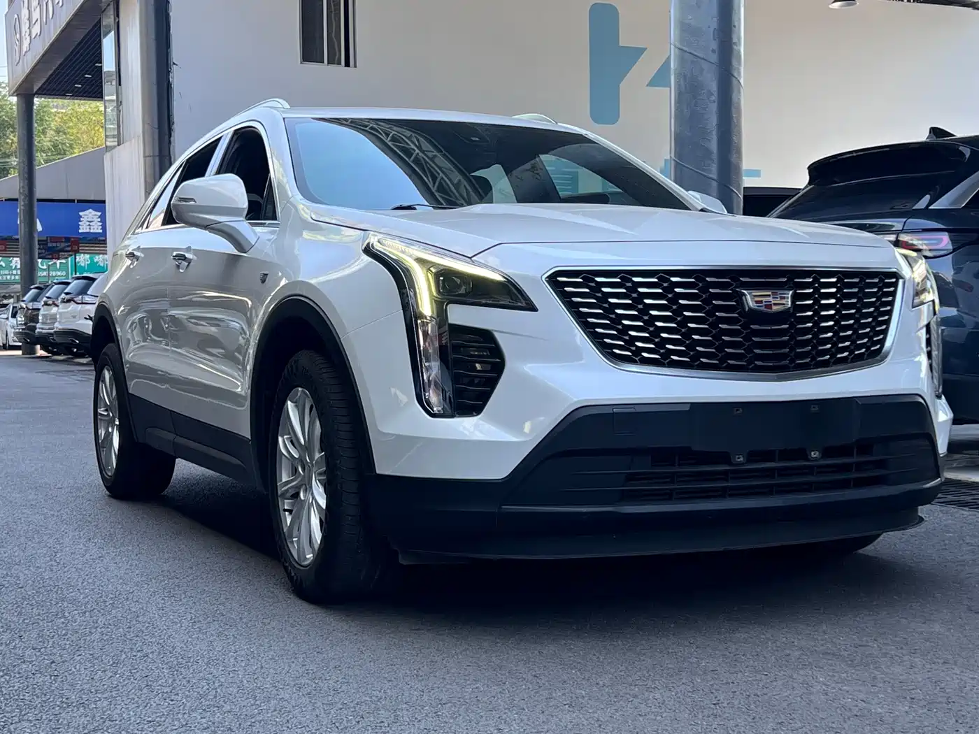 Фото 2 - Cadillac XT4