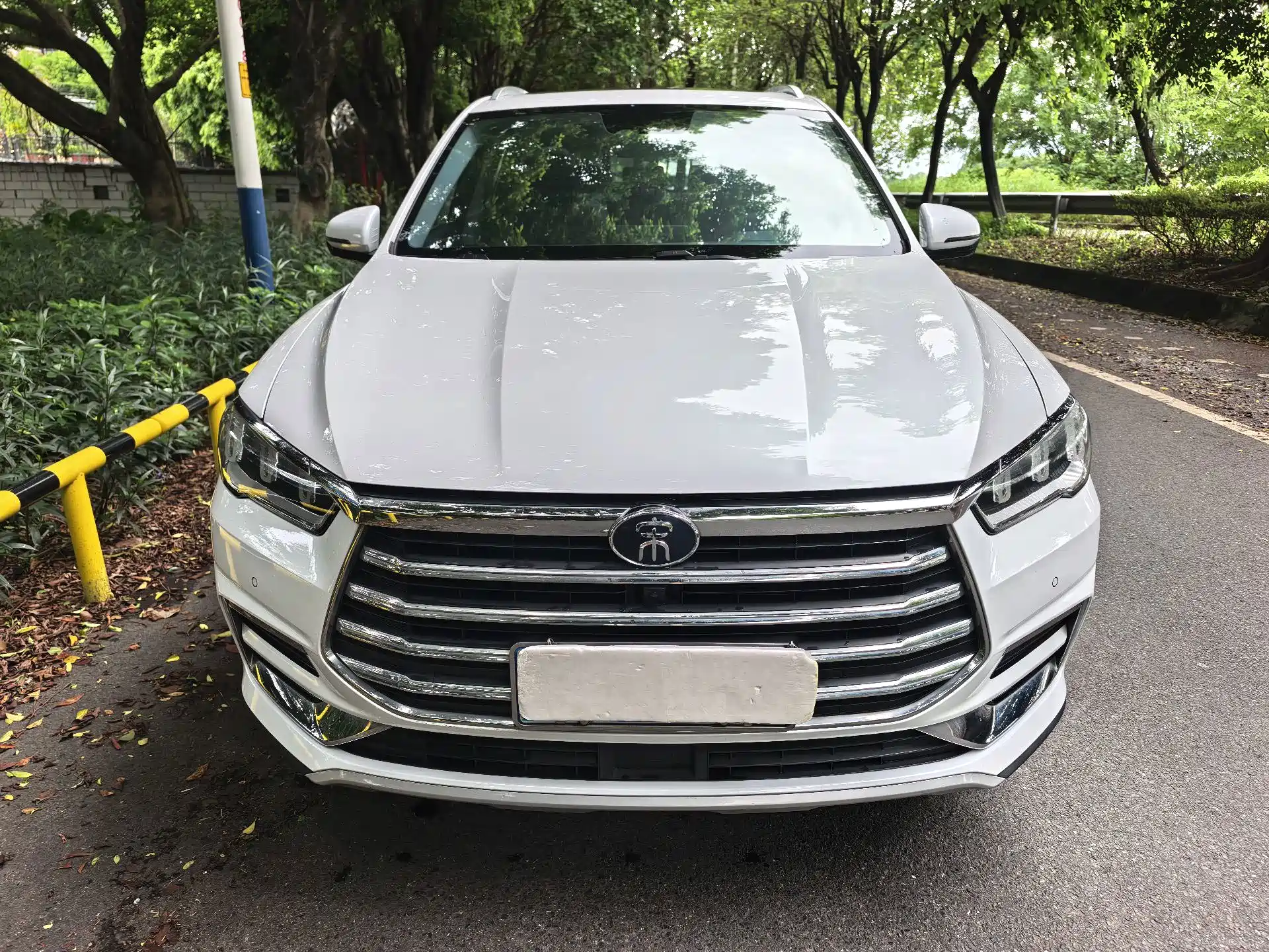 Photo 2 - BYD Song Pro