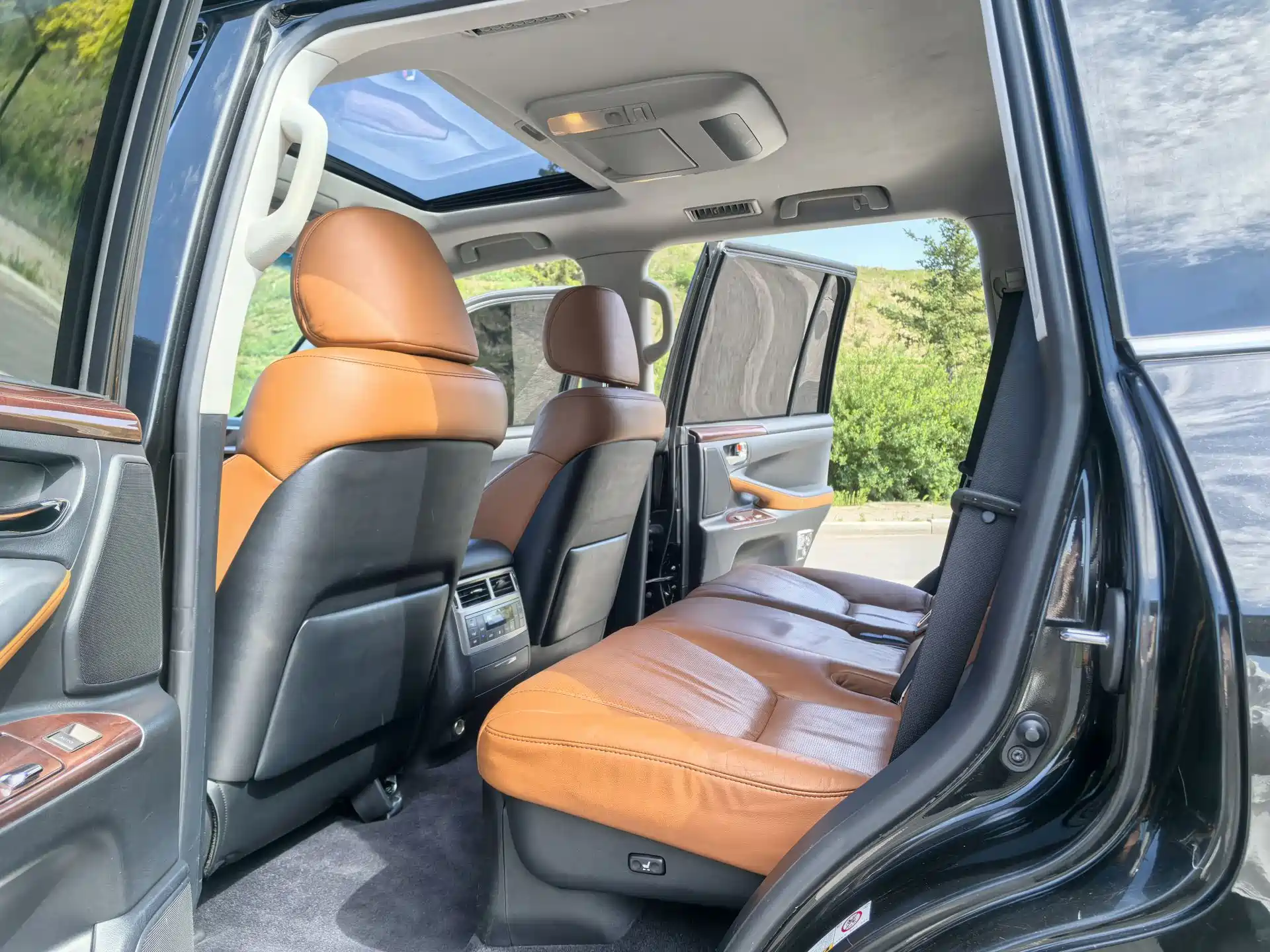 Фото 12 - Lexus LX