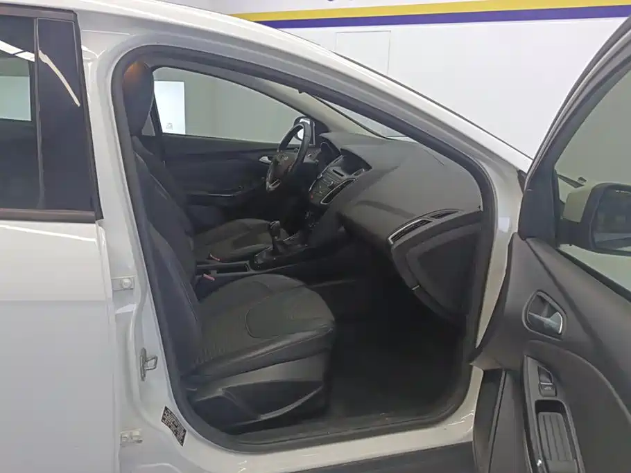 Photo 8 - Ford Focus