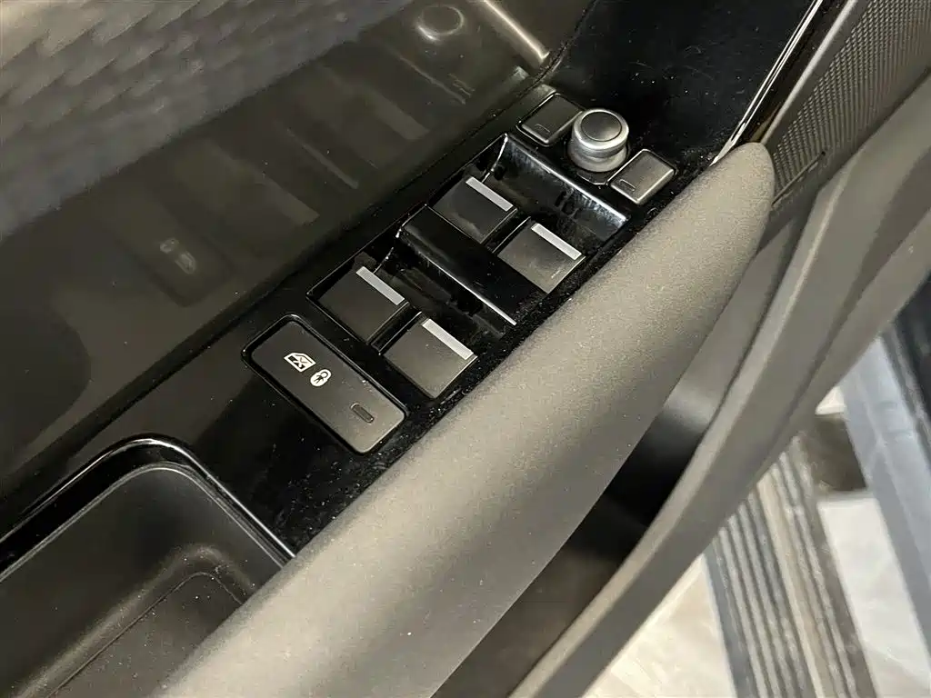 Land Rover Range Rover Velar 2019 250PS фото 26