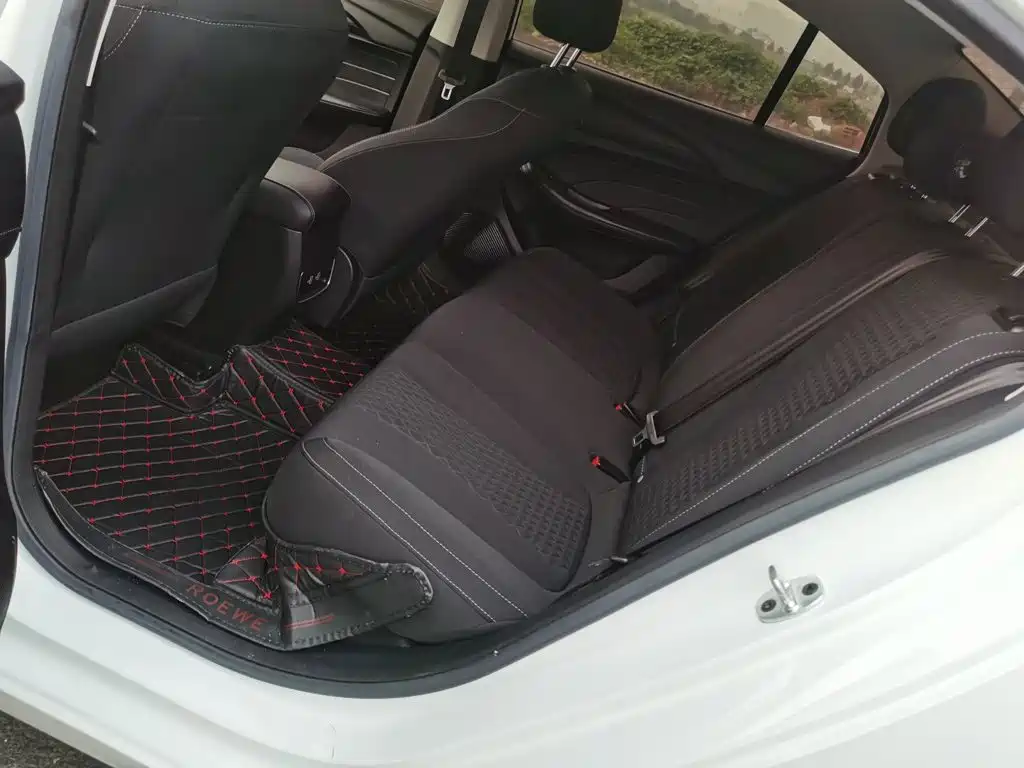 Roewe i5 2018 2019 1.5L Manual 4G-Connected Langyue Edition