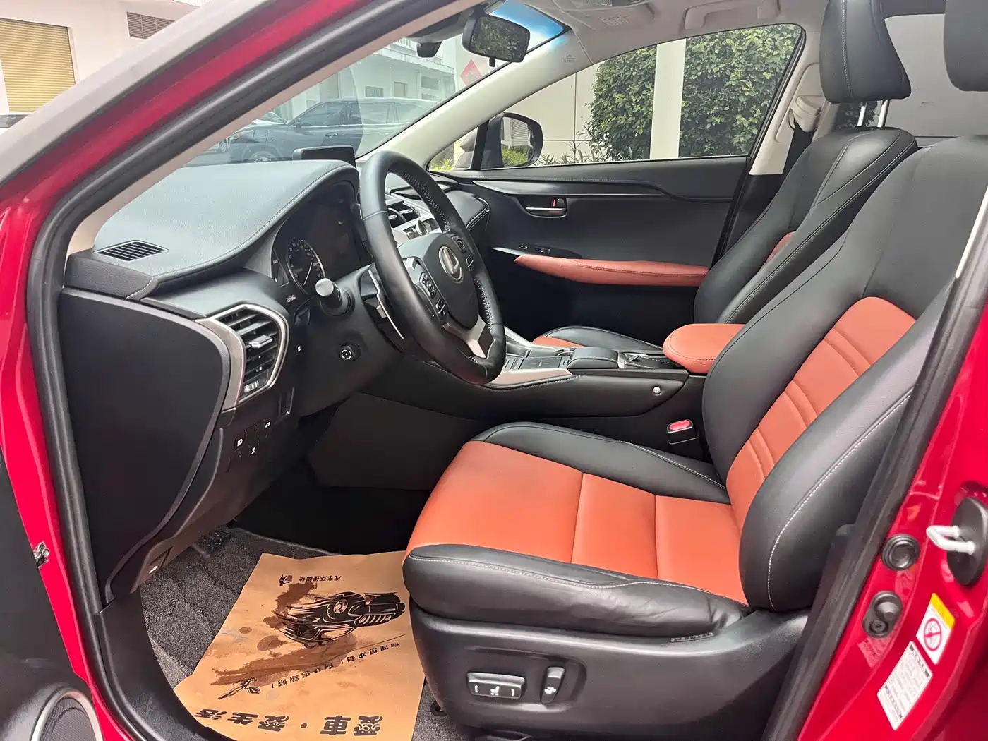 Фото 4 - Lexus NX