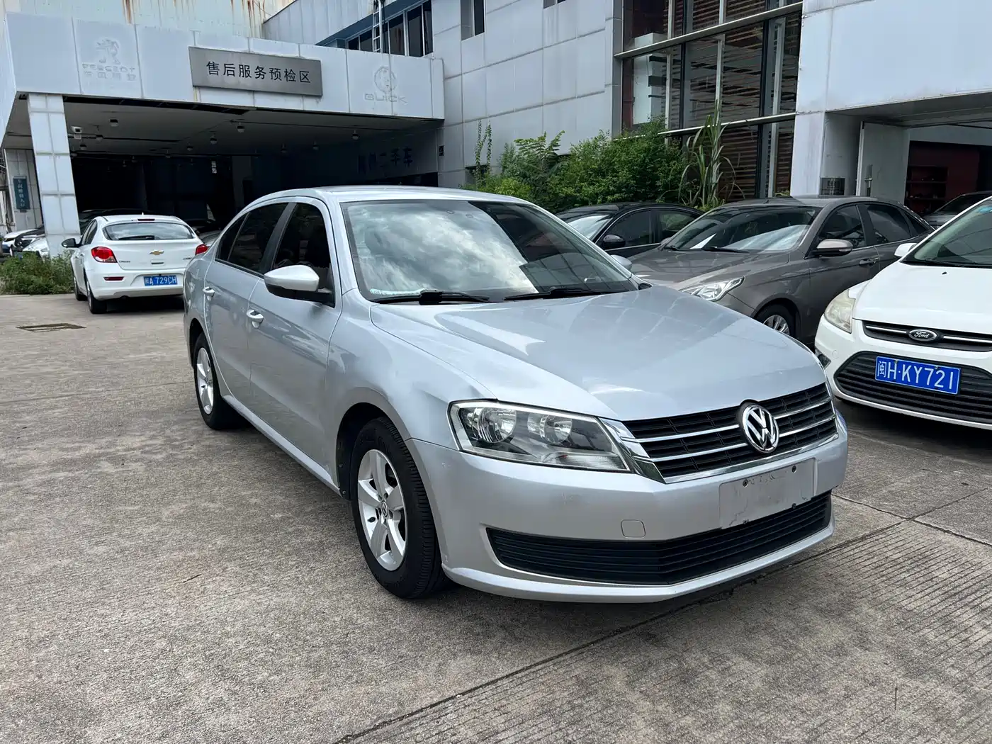 Volkswagen Lavida 2013 Facelift Classic 1.6L Automatic Trend фото 2