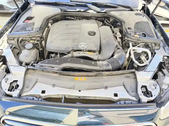 Mercedes-Benz E-Class 2023 E 300 L Luxury — фото 3